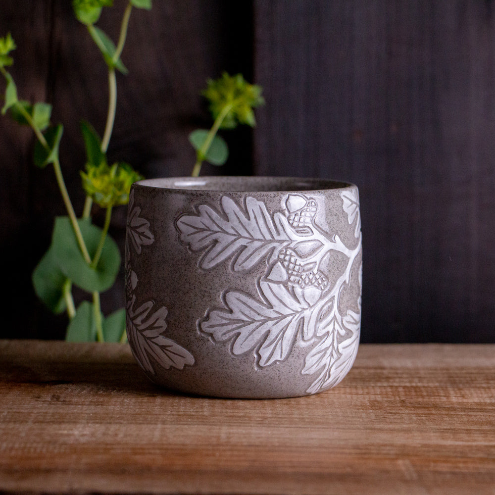 Gray Sandstone Sgraffito Oak Branch Mug [13oz]