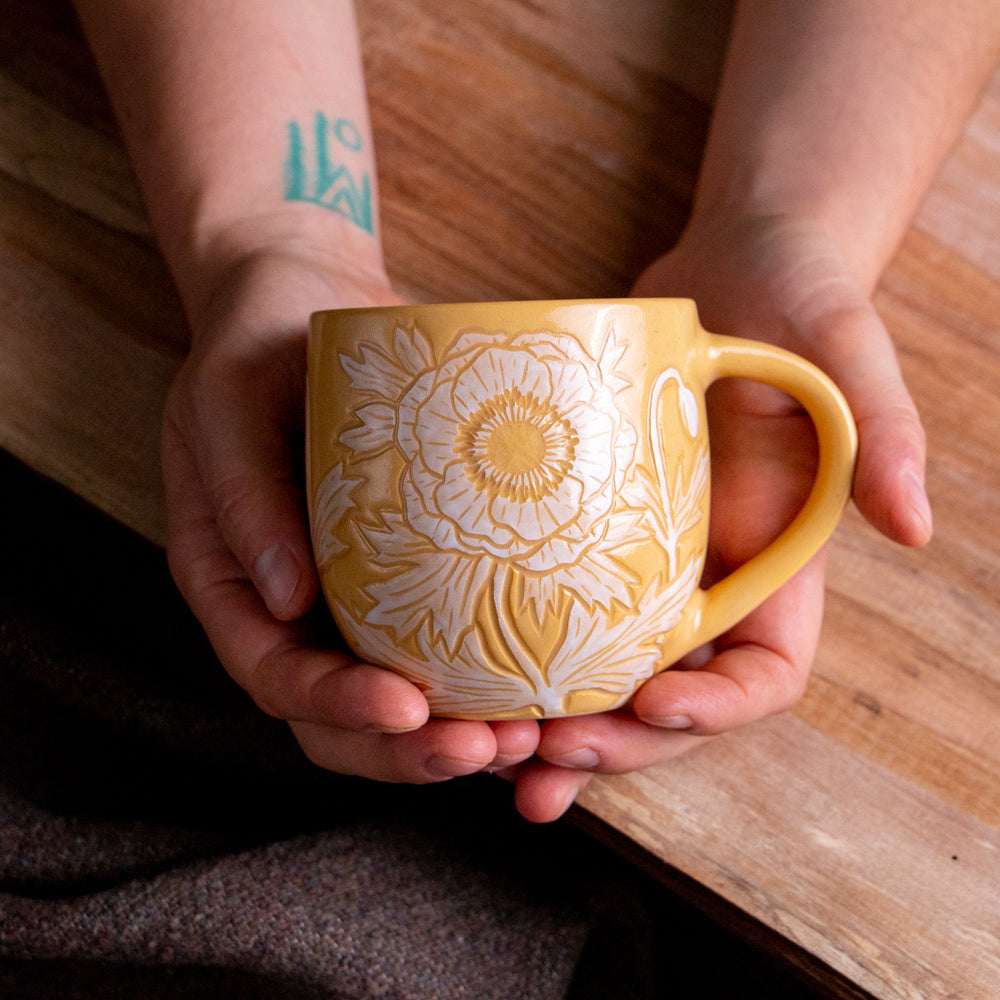 Yellow Sgraffito Anemone Mug [11oz]
