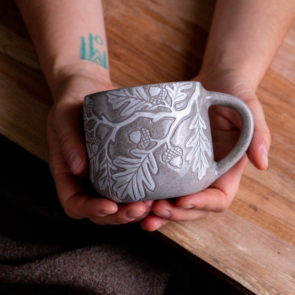 Gray Sandstone Sgraffito Oak Branch Mug [13oz]