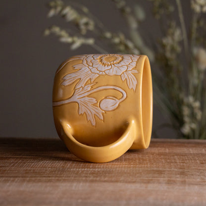 Yellow Sgraffito Anemone Mug [13oz]