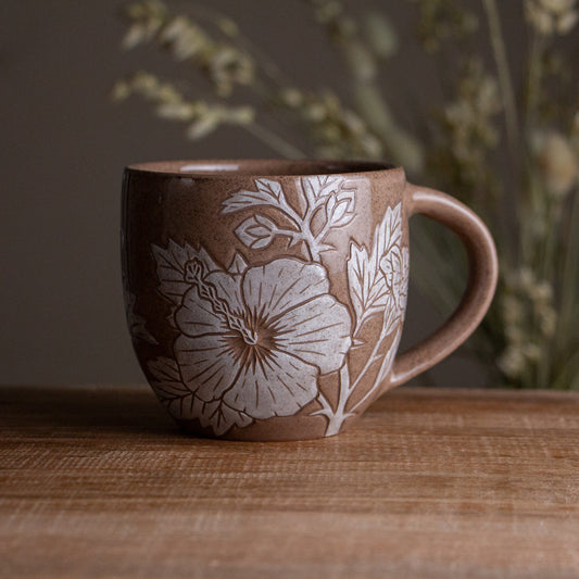 Red Sandstone Sgraffito Hibiscus Mug [13oz]