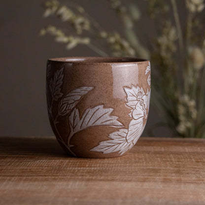 Red Sandstone Sgraffito Hibiscus Mug [13oz]