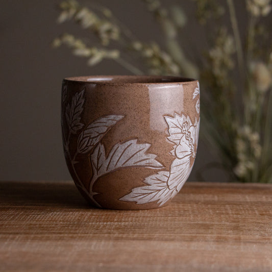 Red Sandstone Sgraffito Hibiscus Mug [13oz]