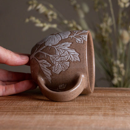 Red Sandstone Sgraffito Hibiscus Mug [13oz]