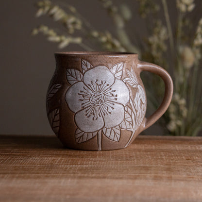 Red Sandstone Sgraffito Hellebore Mug [14oz]
