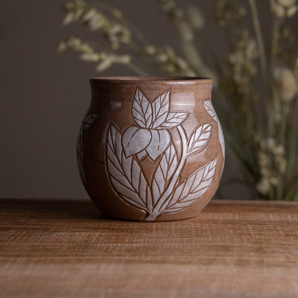 Red Sandstone Sgraffito Hellebore Mug [14oz]