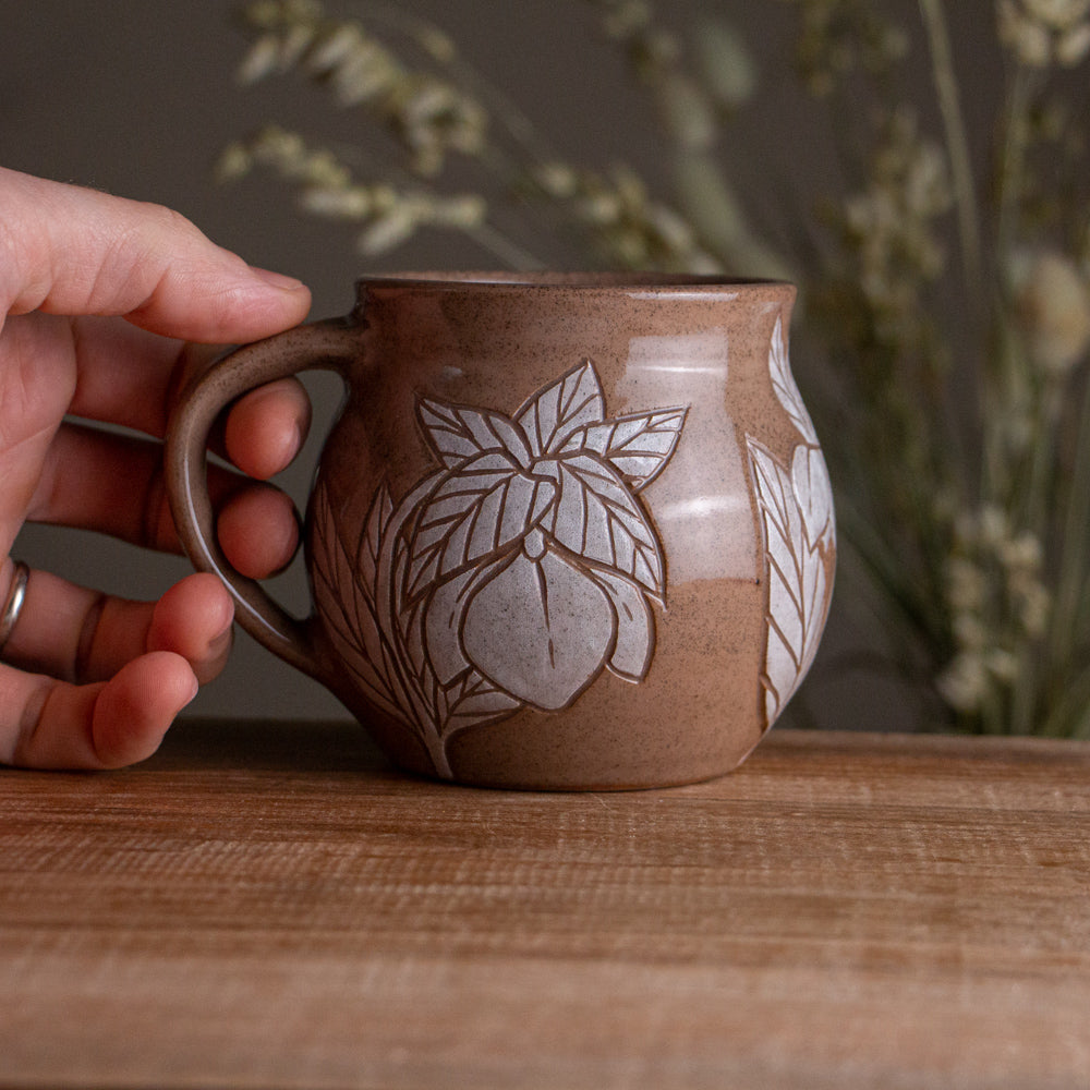Red Sandstone Sgraffito Hellebore Mug [14oz]
