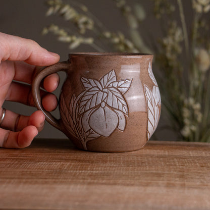Red Sandstone Sgraffito Hellebore Mug [14oz]