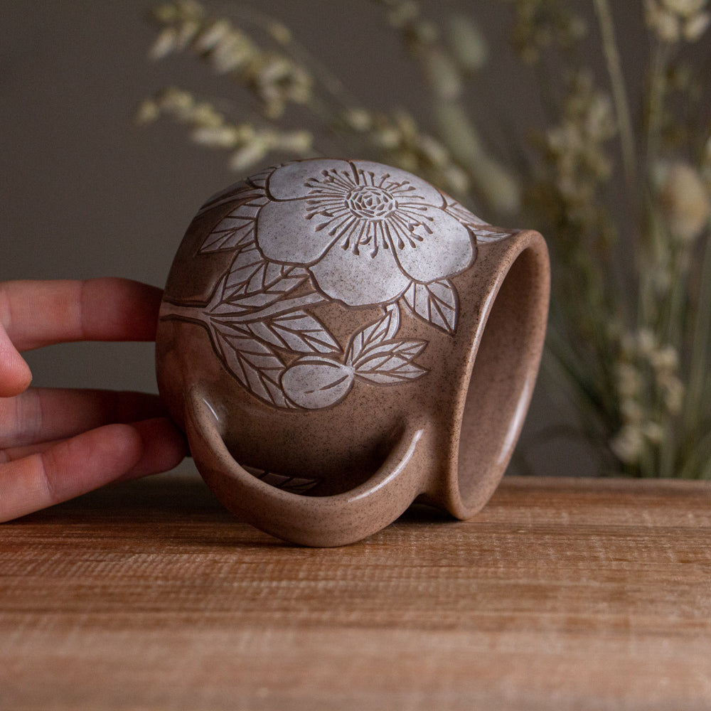 Red Sandstone Sgraffito Hellebore Mug [14oz]