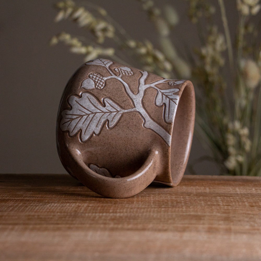 Red Sandstone Sgraffito Oak Branch Mug [14oz]