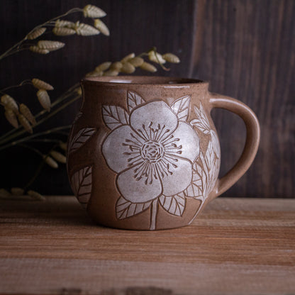 Red Sandstone Sgraffito Hellebore Mug [14oz]