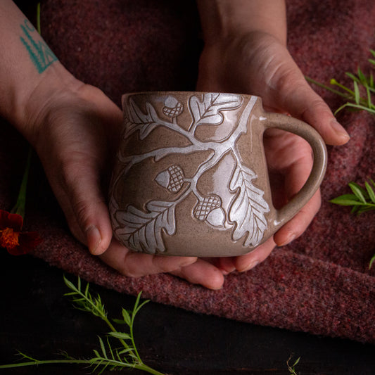 Red Sandstone Sgraffito Oak Branch Mug [14oz]